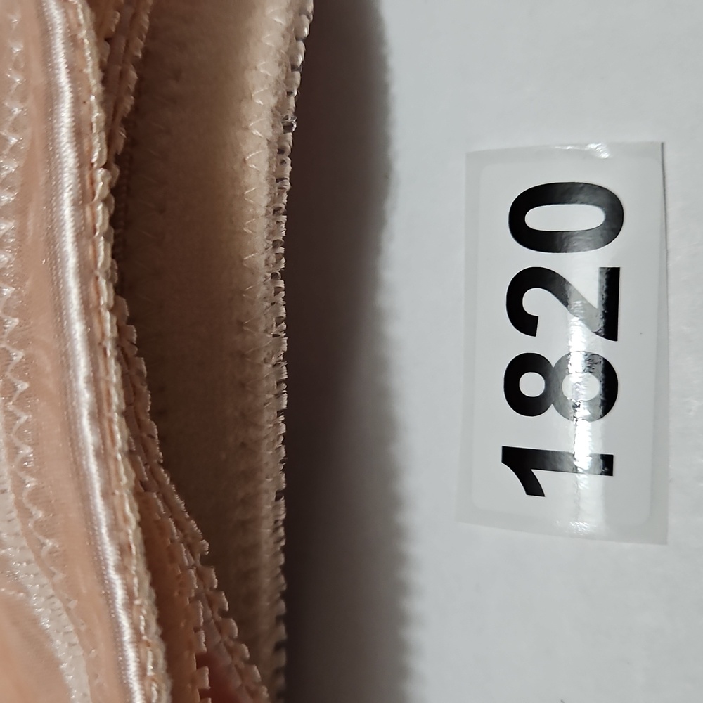 Elegant Satin Bra in Peach Size 85E (38E Or 38DD) Front Closure - Picture 12 of 12